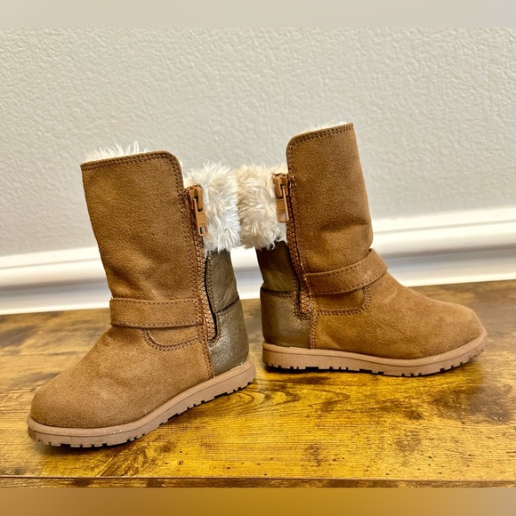 Magellan faux fur lined boots size 8 toddler - Picture 2 of 6